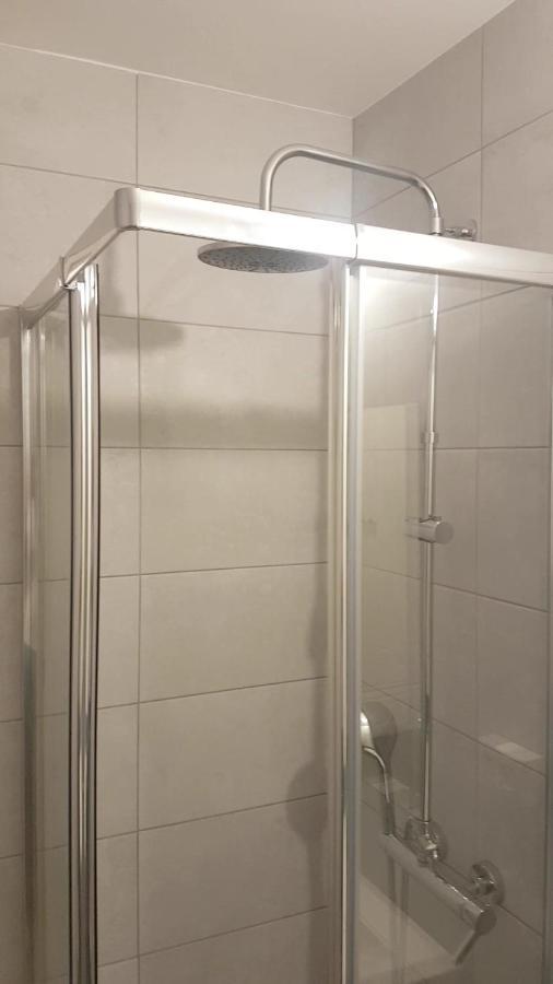 New Cheap Private Room, Kitchen , Overwieuw Sea,Tram On Spot, 12 Minutes From Nice Train Station With Tram , Beach In 17 Min Tram , Chambre Privee Pas Cher, Cuisine Equipee , Tram Sur Place, Apercu Mer, 12 Min De La Gare De Nice Avec Le Tram, 17 Min Экстерьер фото