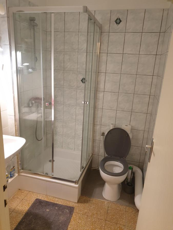 New Cheap Private Room, Kitchen , Overwieuw Sea,Tram On Spot, 12 Minutes From Nice Train Station With Tram , Beach In 17 Min Tram , Chambre Privee Pas Cher, Cuisine Equipee , Tram Sur Place, Apercu Mer, 12 Min De La Gare De Nice Avec Le Tram, 17 Min Экстерьер фото