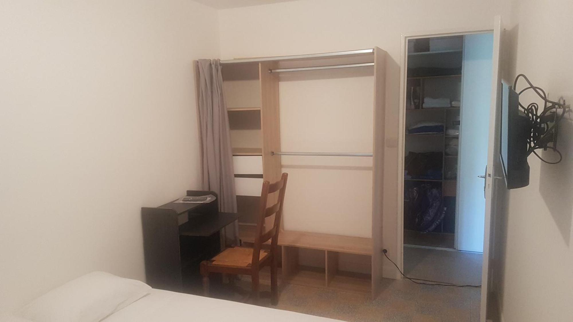 New Cheap Private Room, Kitchen , Overwieuw Sea,Tram On Spot, 12 Minutes From Nice Train Station With Tram , Beach In 17 Min Tram , Chambre Privee Pas Cher, Cuisine Equipee , Tram Sur Place, Apercu Mer, 12 Min De La Gare De Nice Avec Le Tram, 17 Min Номер фото