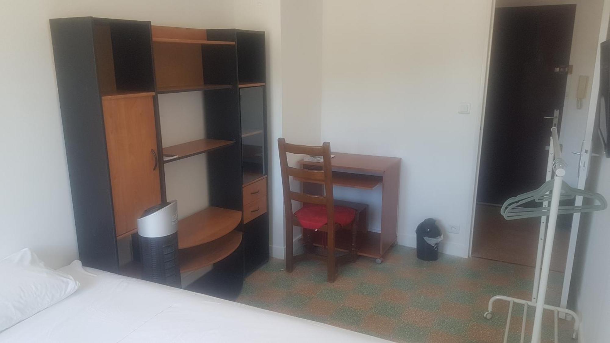 New Cheap Private Room, Kitchen , Overwieuw Sea,Tram On Spot, 12 Minutes From Nice Train Station With Tram , Beach In 17 Min Tram , Chambre Privee Pas Cher, Cuisine Equipee , Tram Sur Place, Apercu Mer, 12 Min De La Gare De Nice Avec Le Tram, 17 Min Номер фото